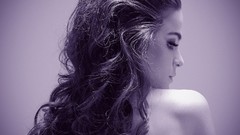 Woman pin Alice Braga