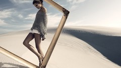 Woman Sahara brunettes