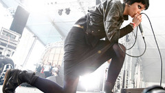 Woman singers crystal castles