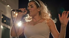 Woman singers marina and the diamonds