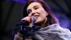 Woman singing blue eyes redheads carice van houten