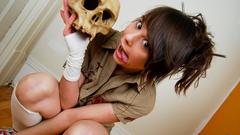 Woman skulls brown eyes