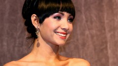 Woman smiling Ksenia Solo