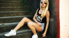 Woman sneakers glasses Converse blondes models run dmc denim 