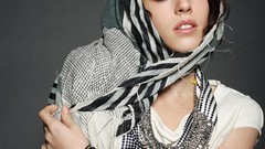 Woman t-shirts scarfs brunettes models olivia thirlby