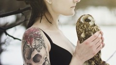 Woman tattoos Owls Maria Akosta