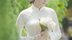 Woman vietnamese ao dai