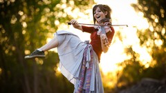 Woman violinist Lindsey Stirling
