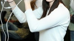 Woman Wiimote emma roberts