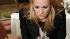 Woman yvonne strahovski