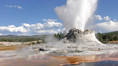 Yellowstone castle geysir beautiful