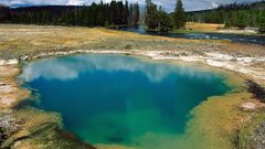 Yellowstone water pools national