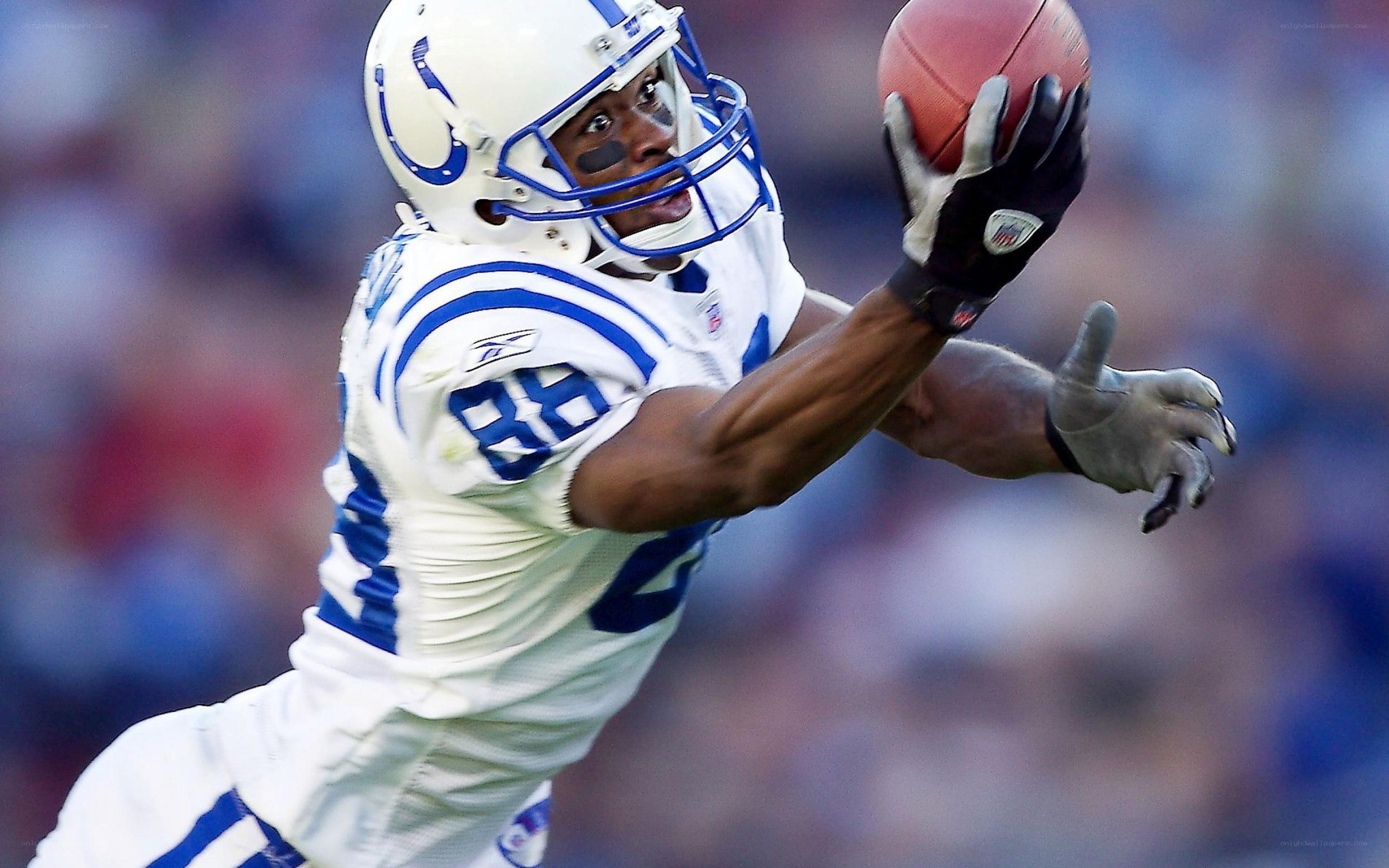 Indianapolis Colts player catching ball