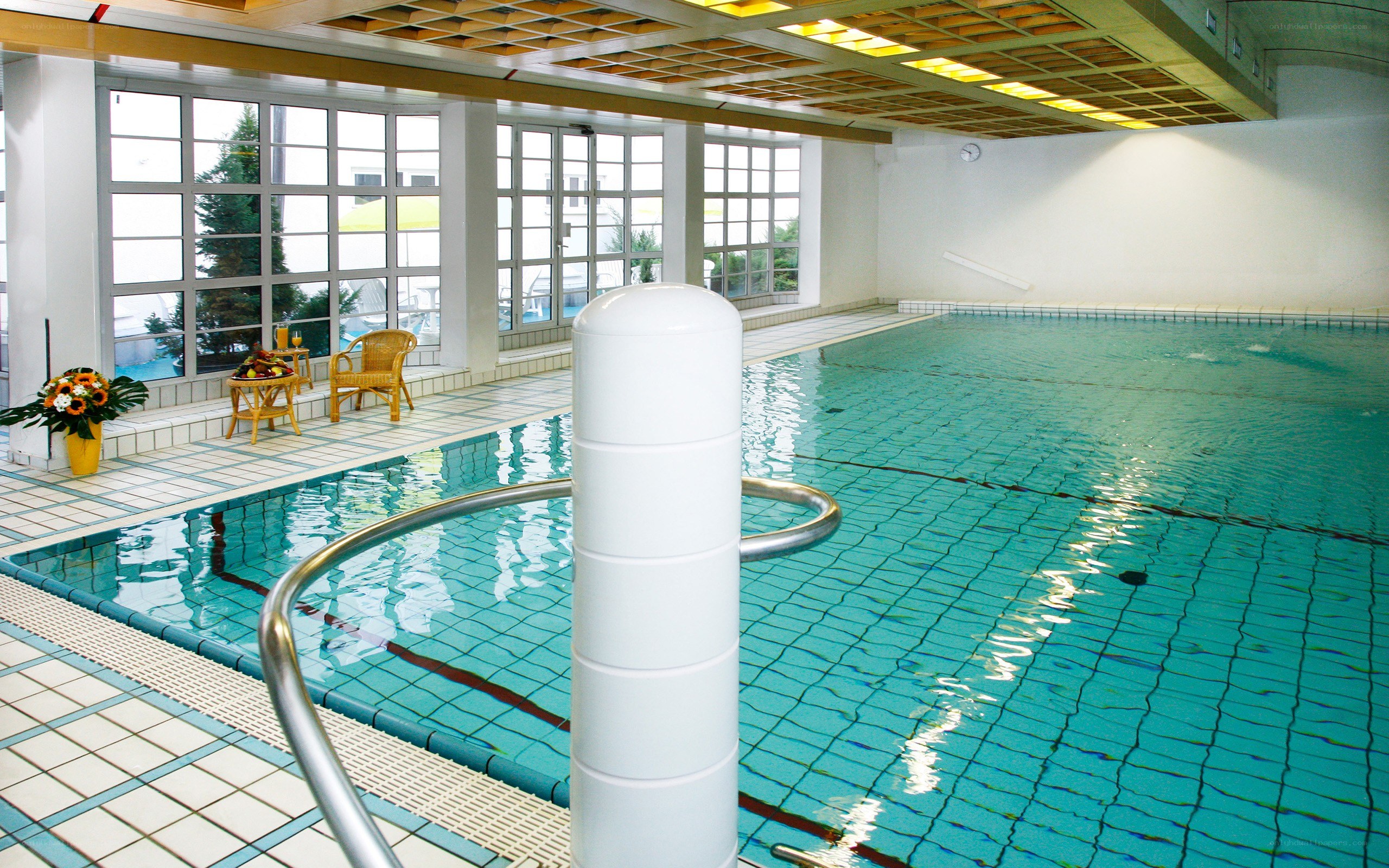 Indoor swimming pool with lounge area