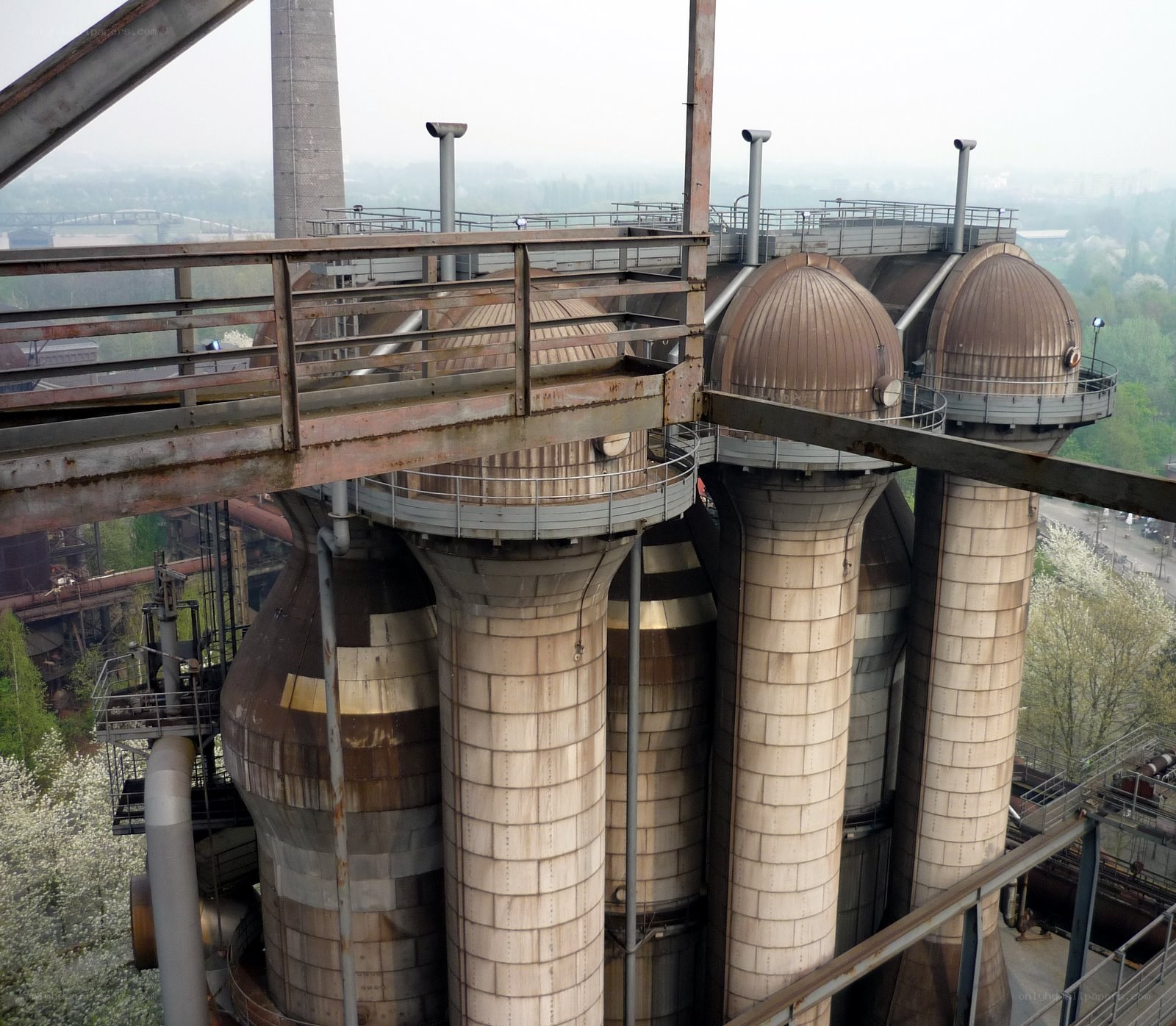 Industrial chimneys and structures