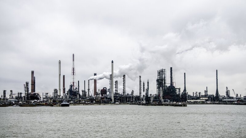 Industrial Refinery — Gray