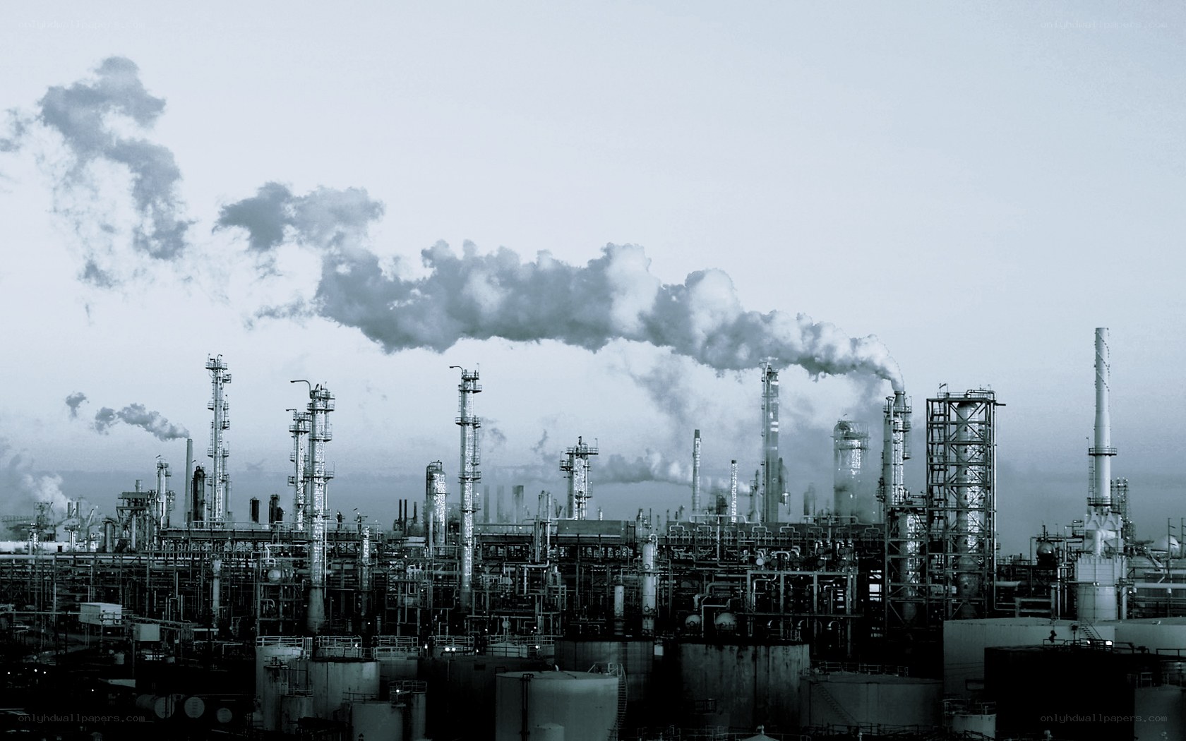 Industrial refinery with smoke emissions