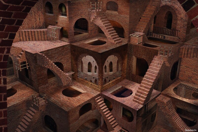 Infinite brick maze