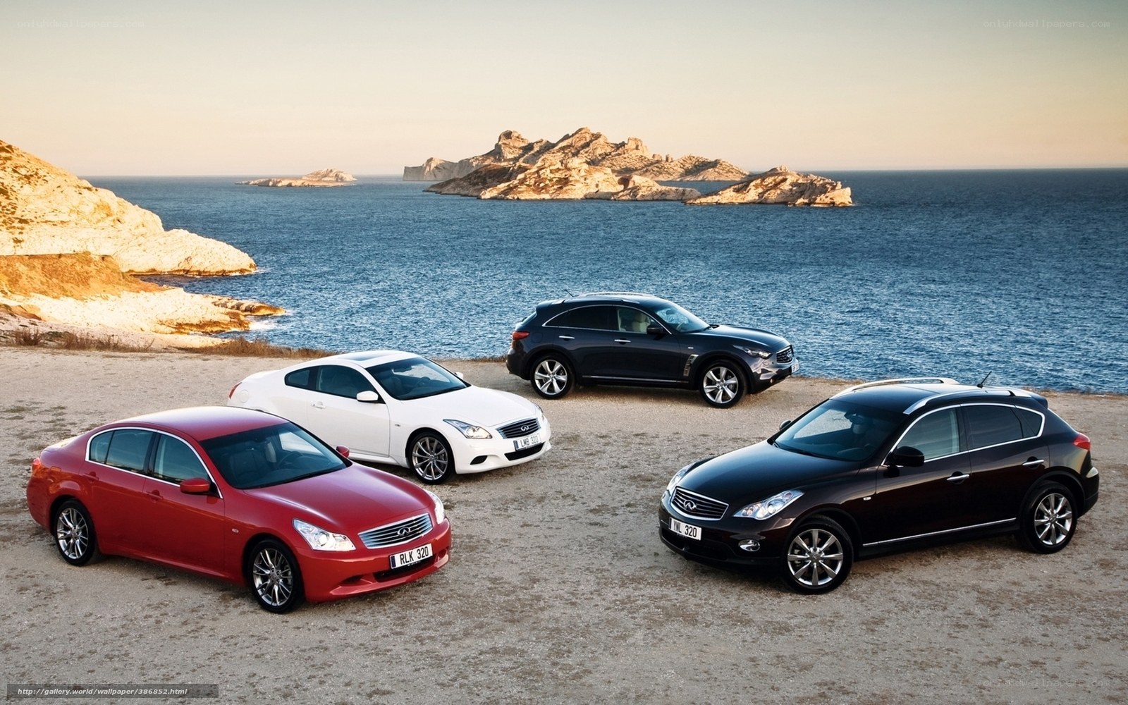 Infiniti cars by the sea