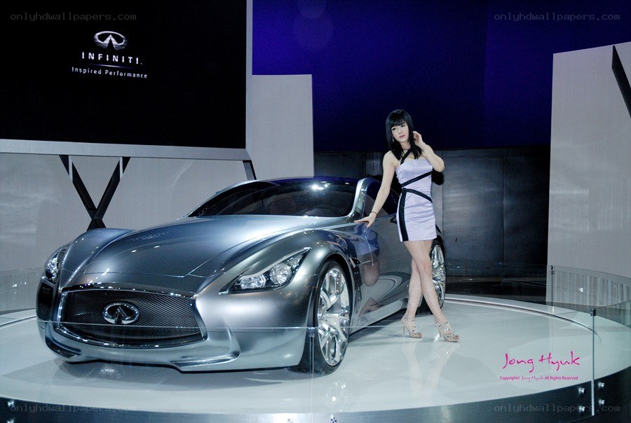 Infiniti concept car display