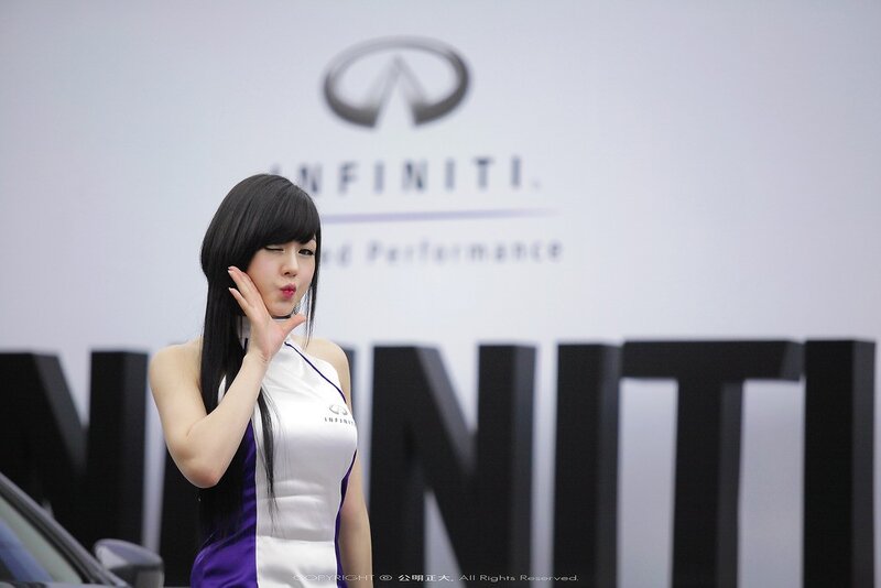 Infiniti event model posing