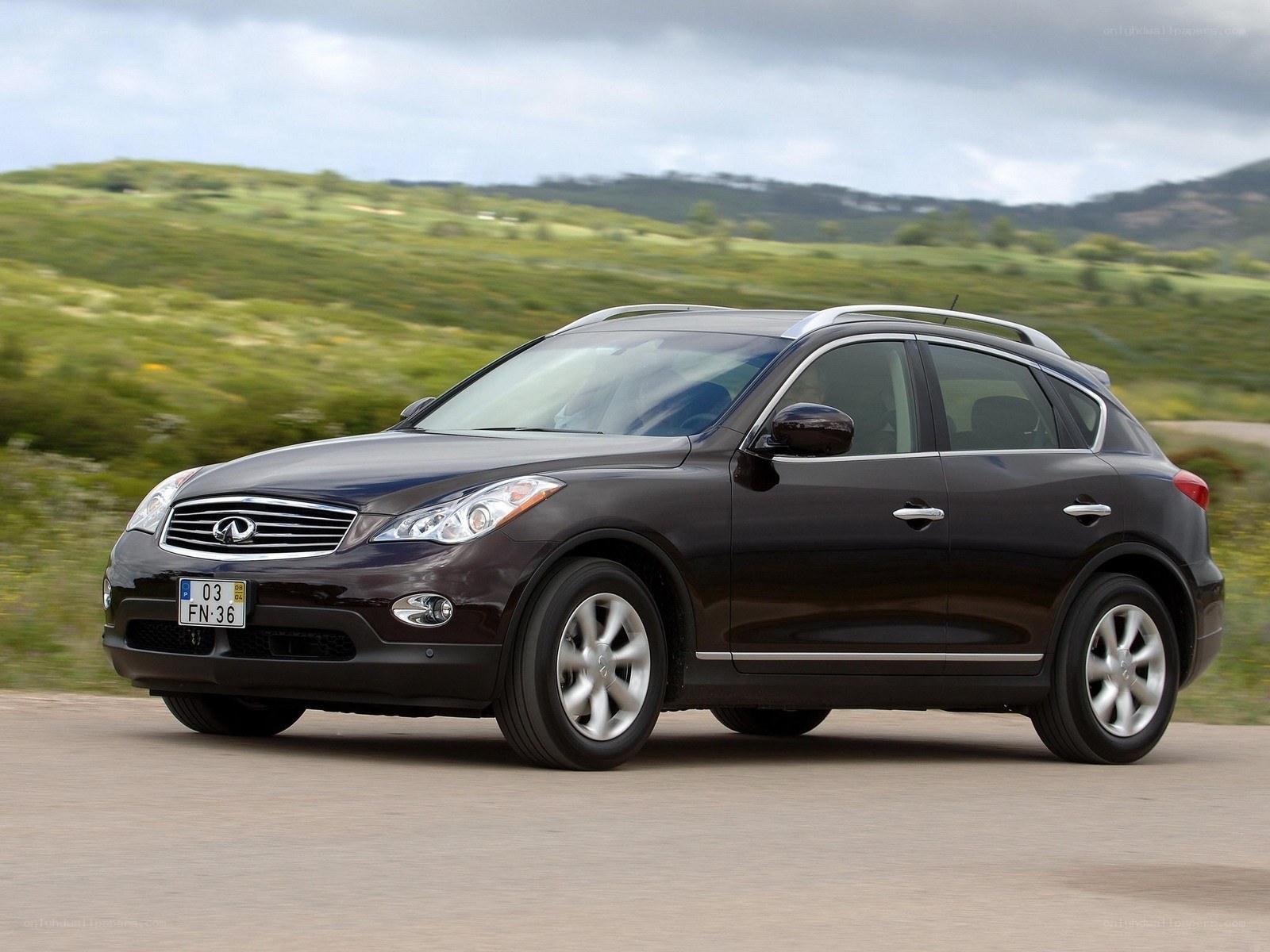 Infiniti EX25 in motion