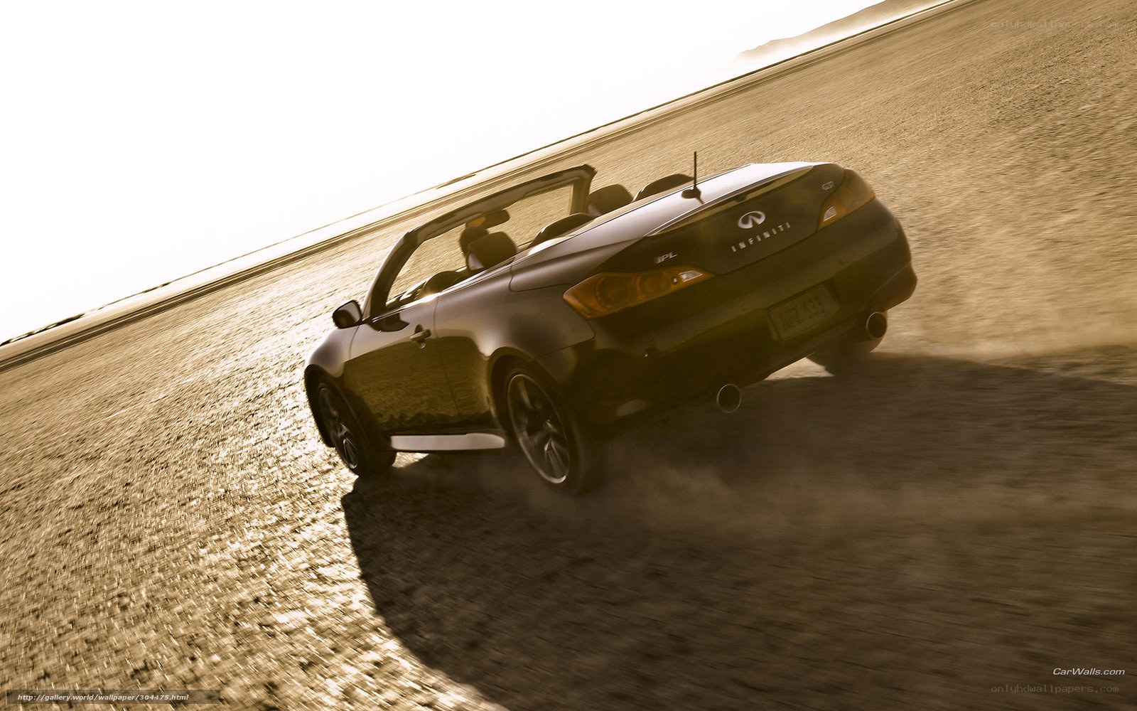 Infiniti G35 Convertible in motion
