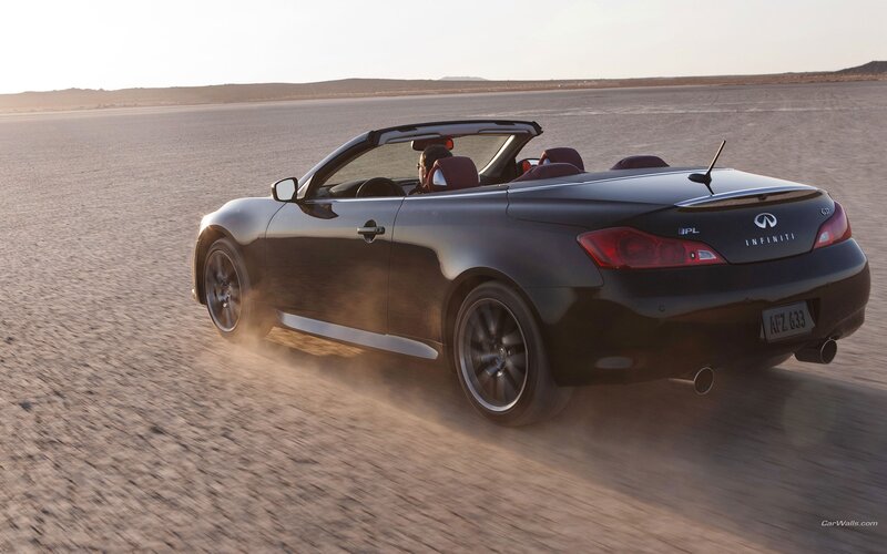 Infiniti G37 convertible in desert