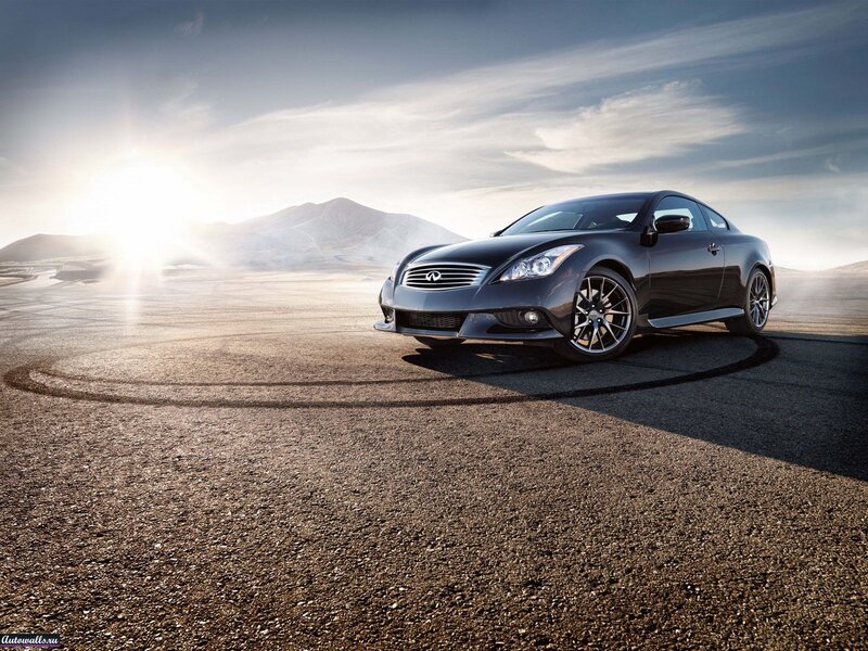 Infiniti G37 Coupe on track