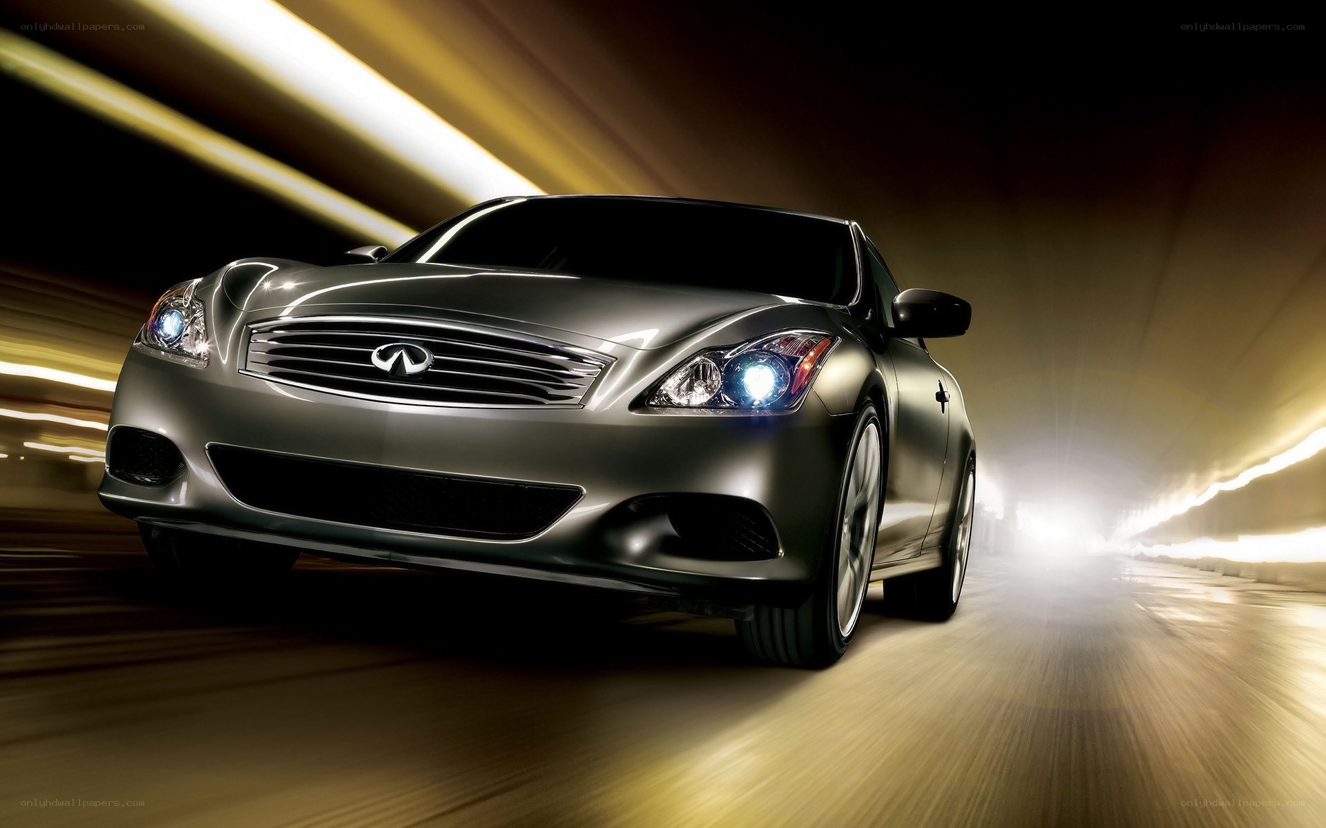 Infiniti G37 in motion