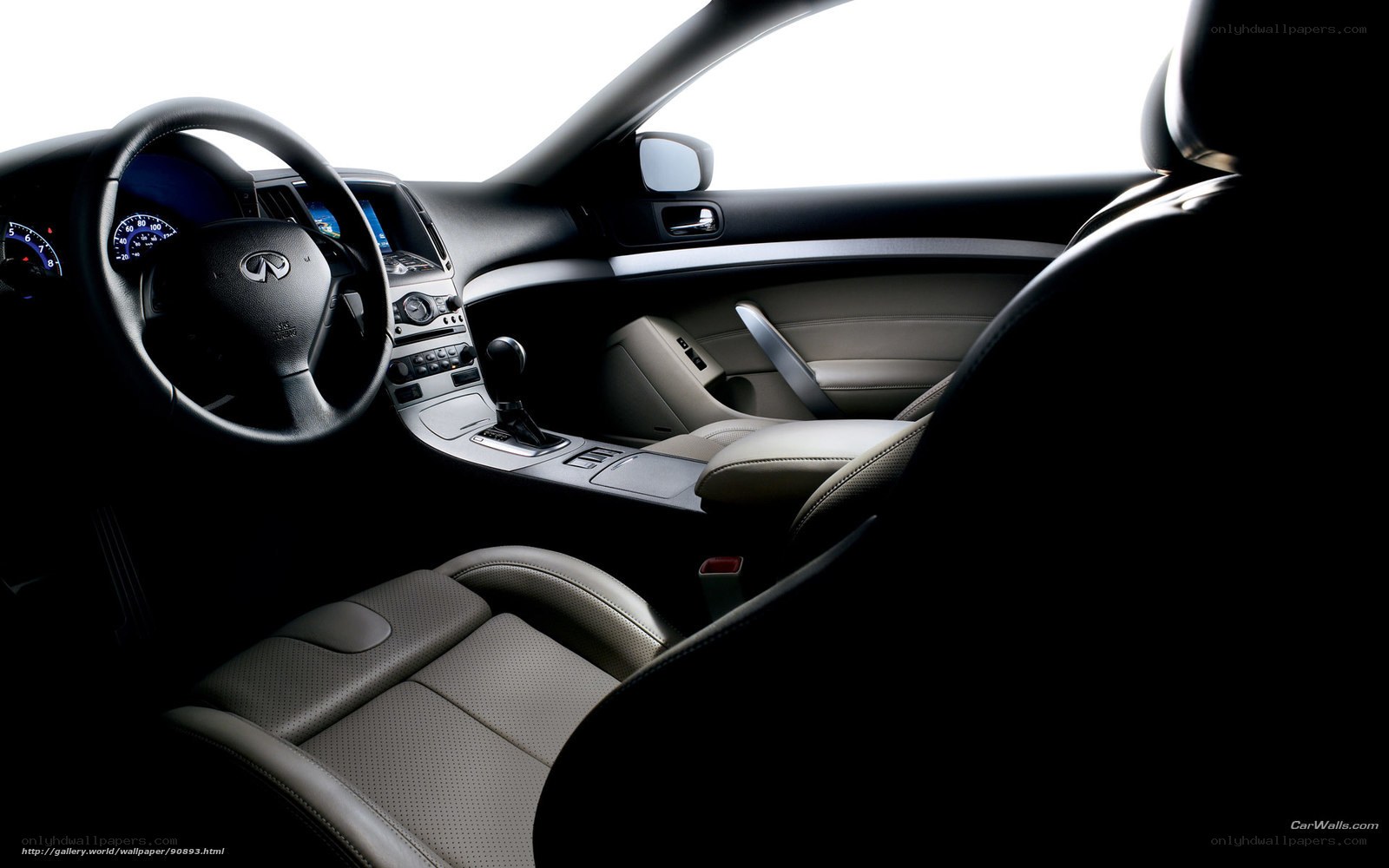 Infiniti interior dashboard
