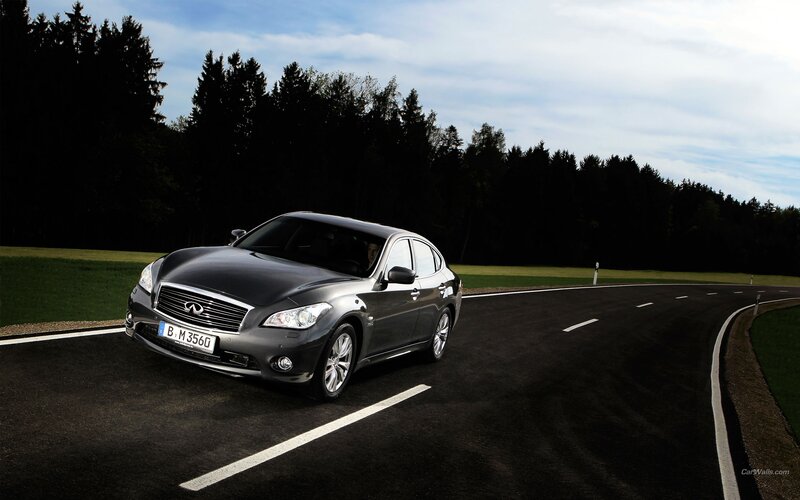 Infiniti M35 on a winding road