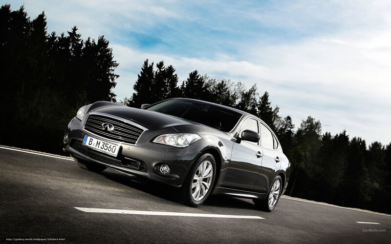 Infiniti M35 on a winding road