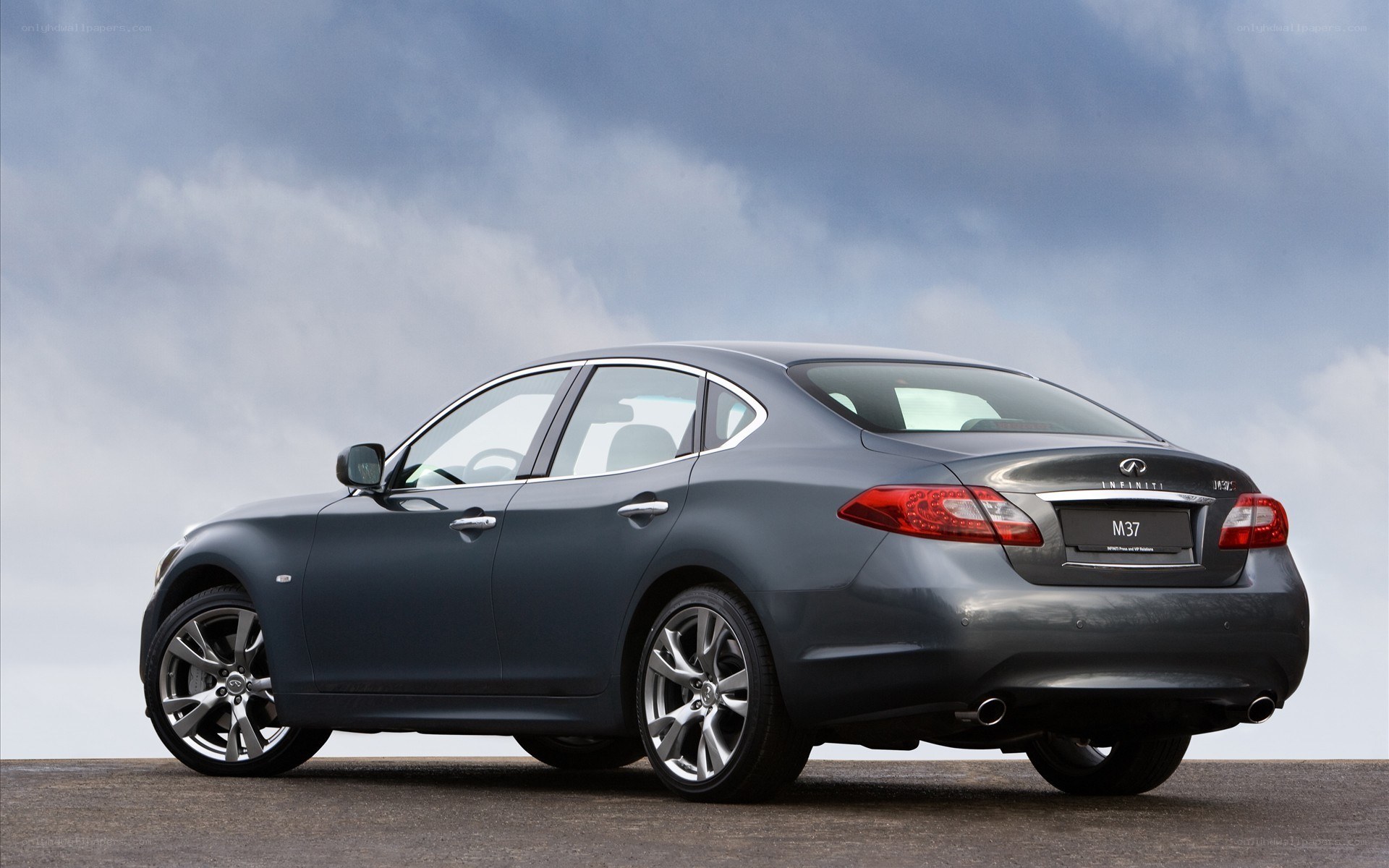 Infiniti M37 sedan
