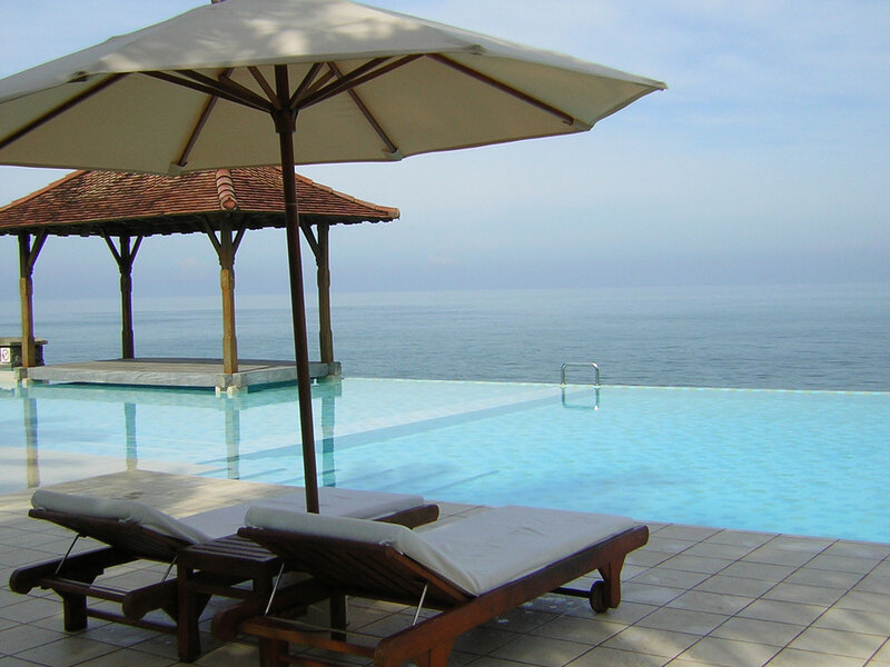 Infinity pool overlooking the ocean