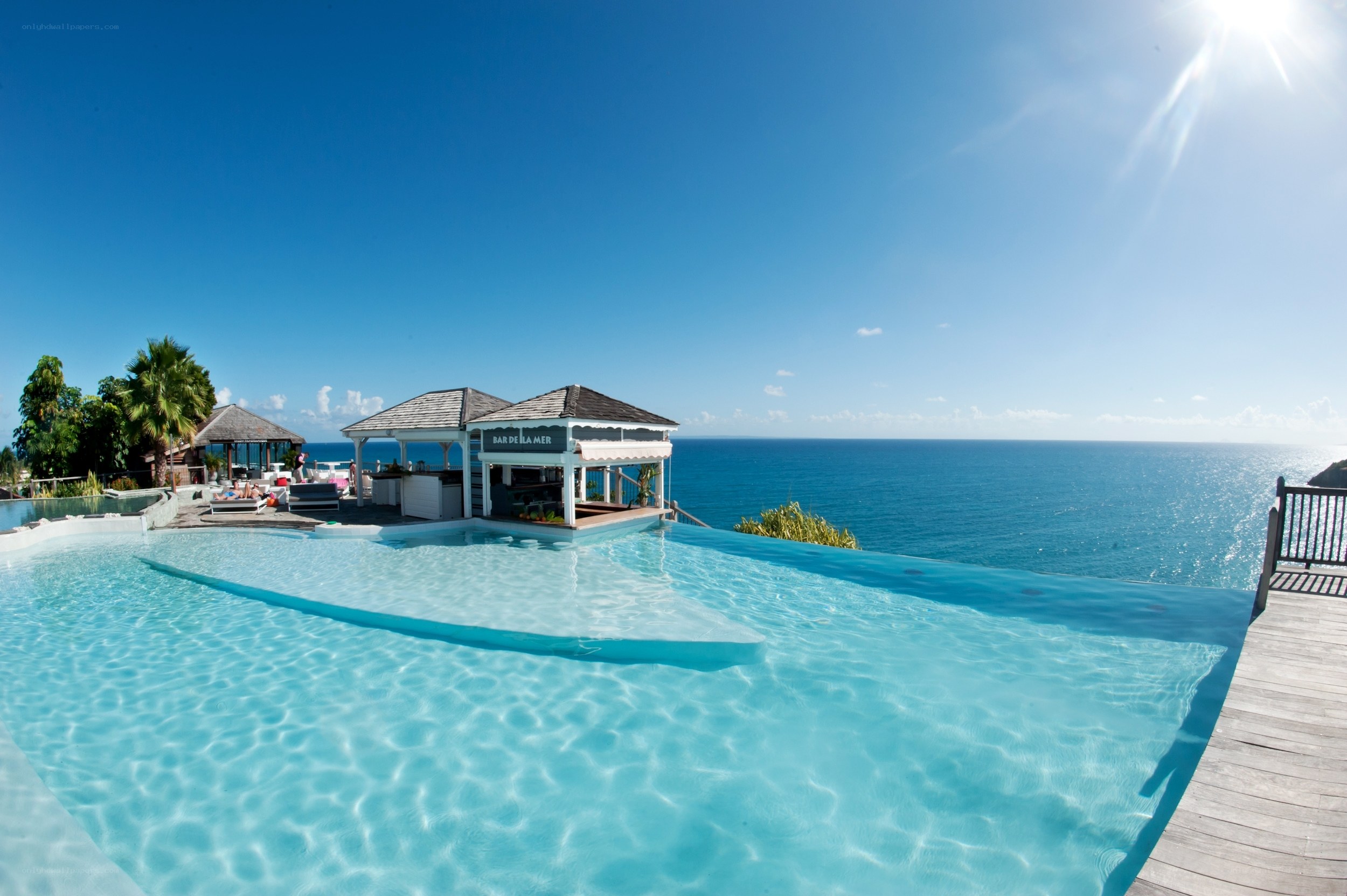 Infinity pool overlooking the ocean