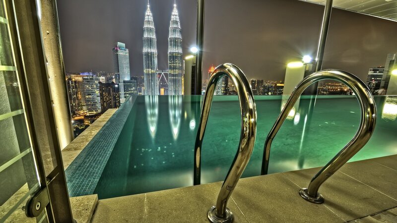 Infinity Pool with City View — Green