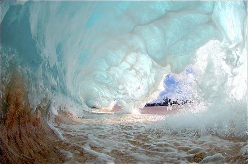 Inside a crashing wave tunnel