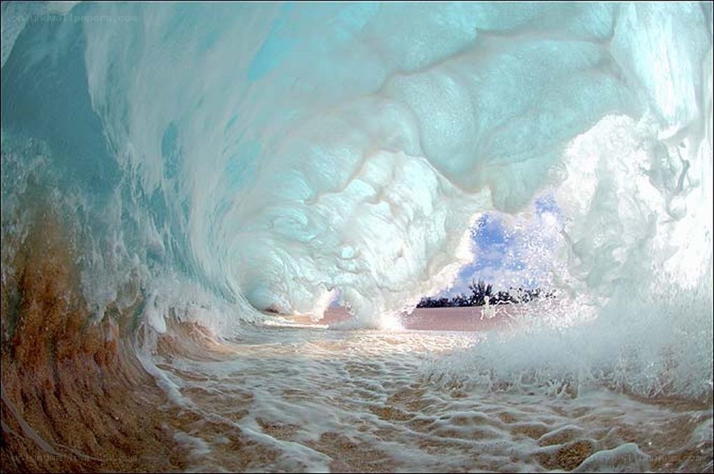 Inside a crashing wave tunnel