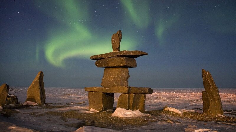 Inukshuk under Aurora