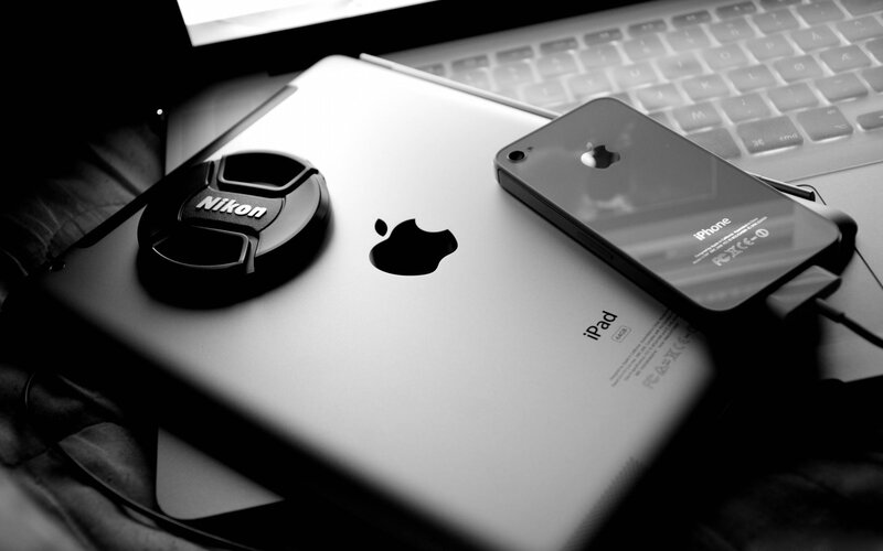 IPad and IPhone on Laptop — Black