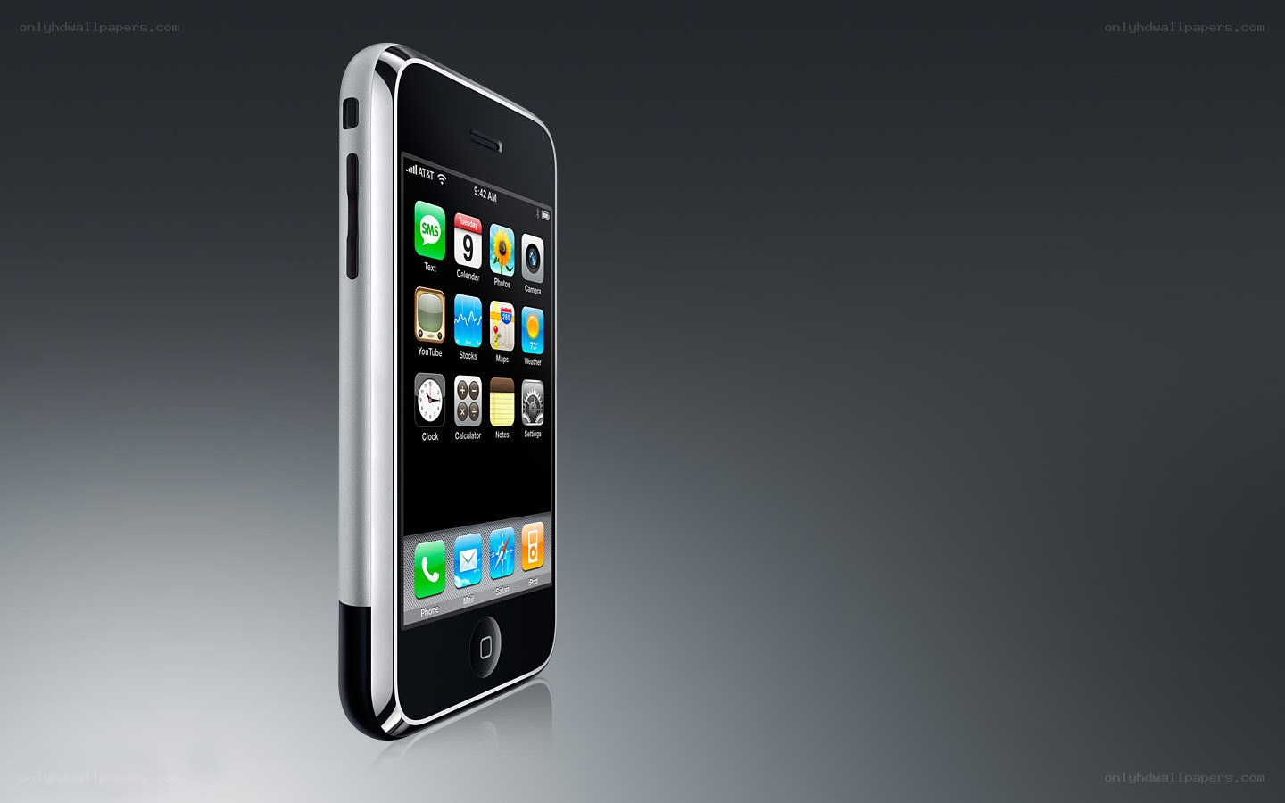 iPhone 3G on display
