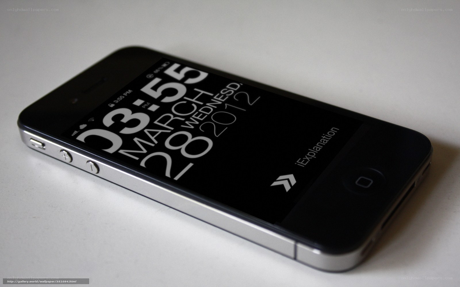 iPhone 4 with iExplanation wallpaper