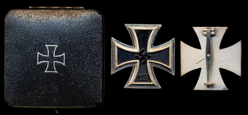 Iron Cross 1939 medal and case
