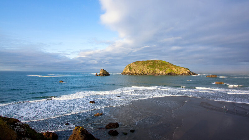 Island in Ocean Bay — Blue