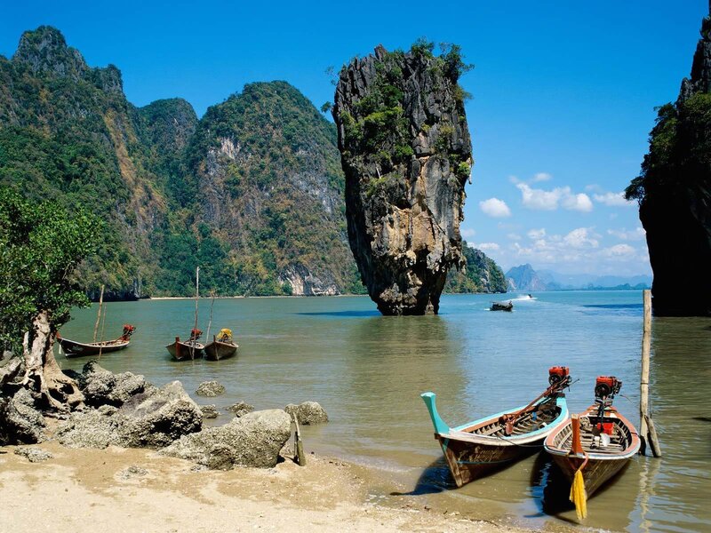Island in the sea with boats