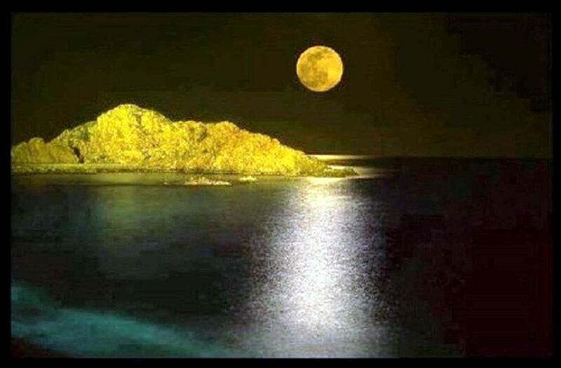 Island under Full Moon — Yellow