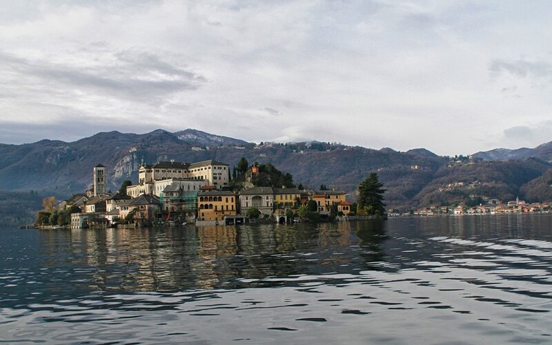 Island Village on Lake — Blue