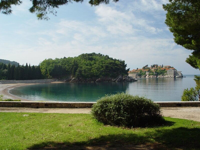 Island with Buildings — Green