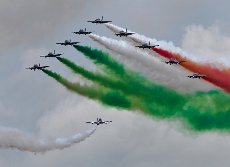 Italian aerobatic team in flight